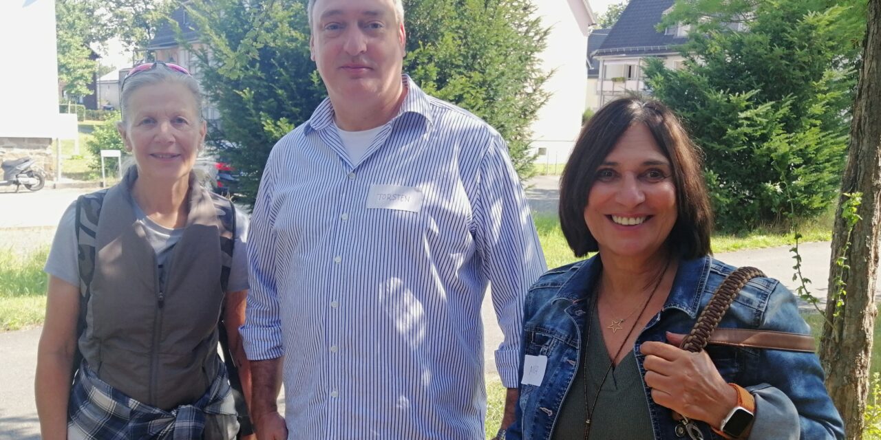 Gärten im Westend – Besuch der WWG am Aktionstag im Juli und ökologische Erfolge in den Gärten