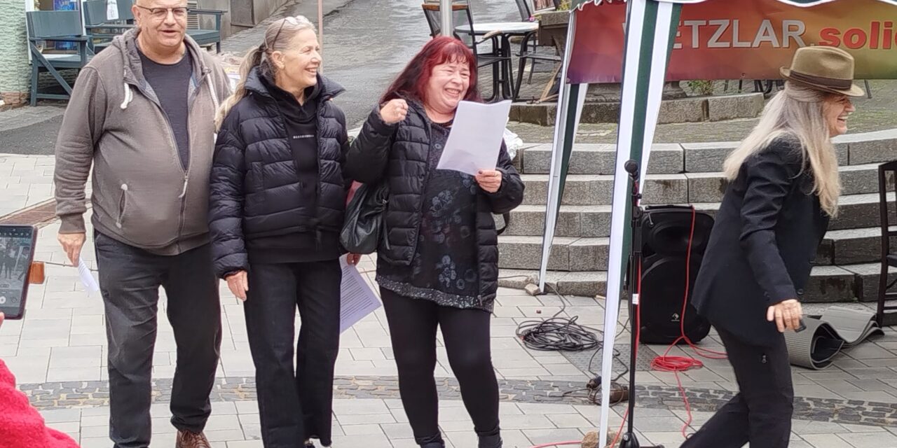 Mit Goethe und Arbeit sowie dem Handy von Herrn Schrader auf dem Altstadt-Fest in Wetzlar