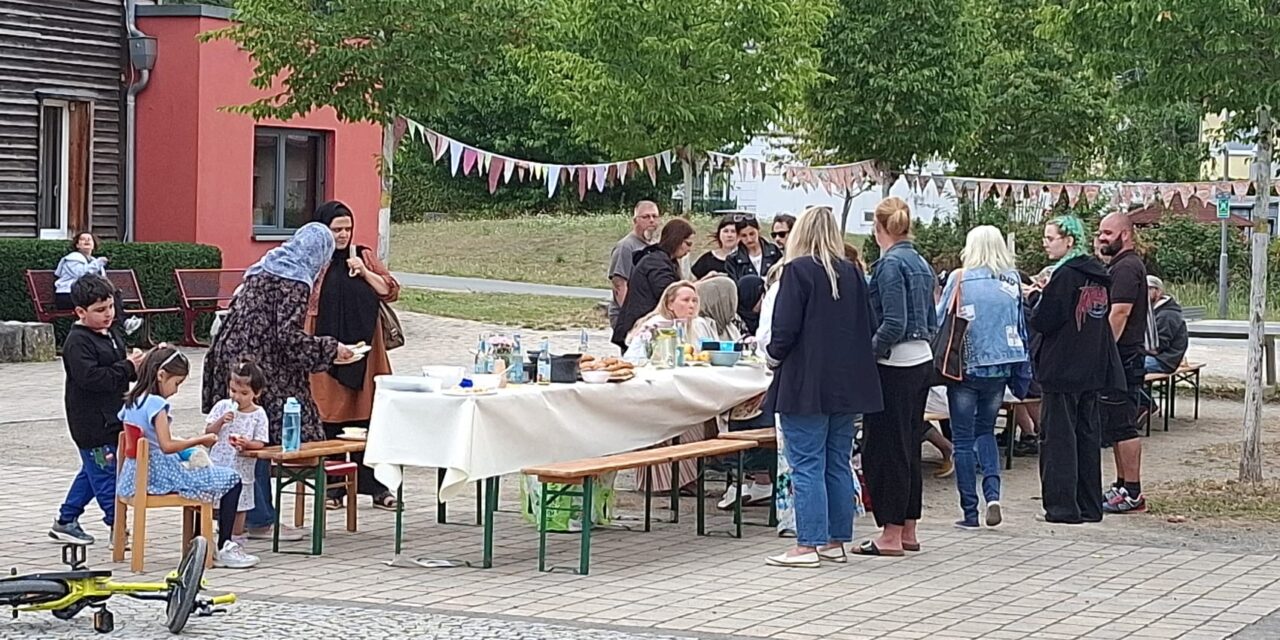 „Westend meets“ war ein voller Erfolg – Eine lange Tafel voller Begegnungen