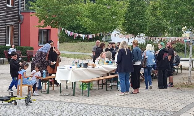 „Westend meets“ war ein voller Erfolg – Eine lange Tafel voller Begegnungen