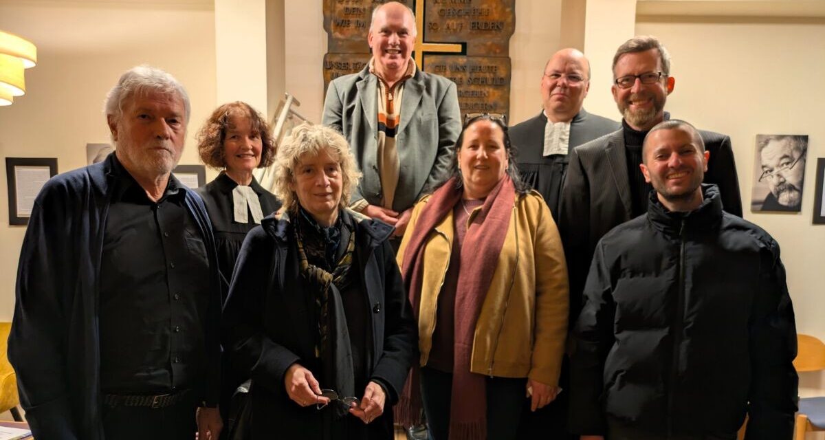 Buß- und Bettag in Niedergirmes: Ein Gottesdienst, getragen von Bonhoeffers Worten und bewegender Musik