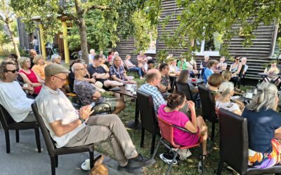 Vom DGB und der WALI organisiert: Ausstellung zum Thema Bäume und Lesung mit Ruth Elsholz begeisterte Gäste im Café Freiraum